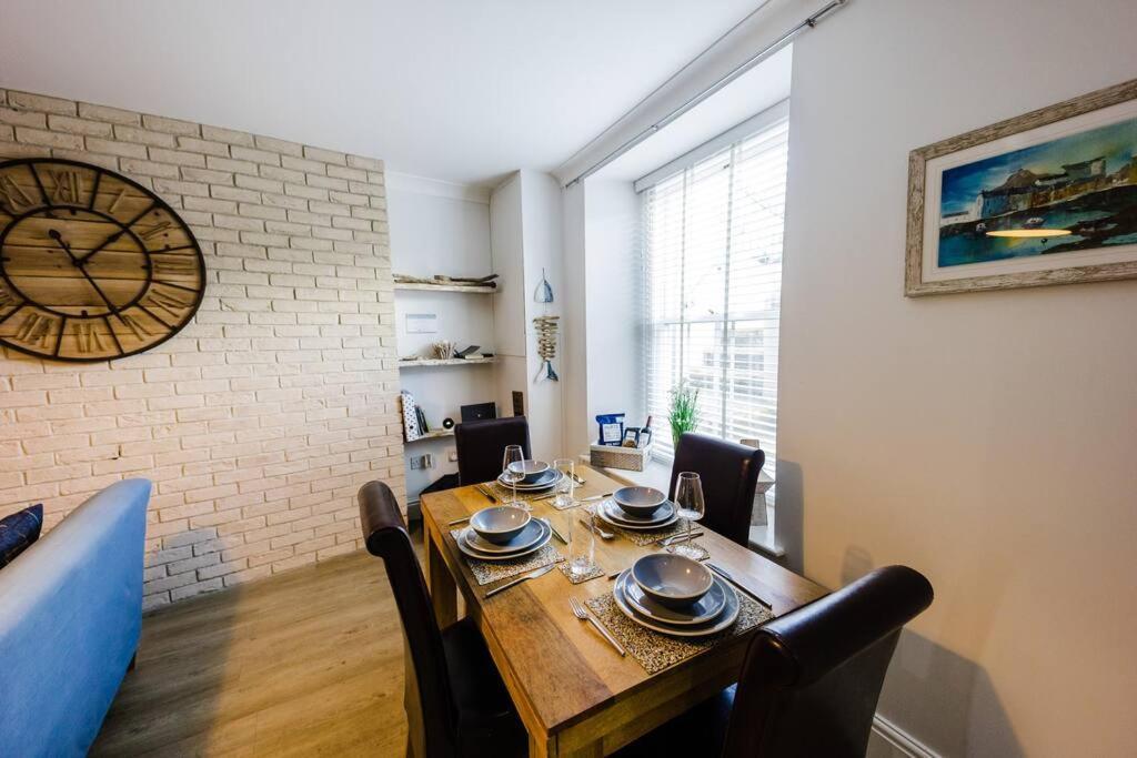 Flat 1 Flint House Tenby - 2 Bedroom - Garden - Dog Friendly Екстериор снимка